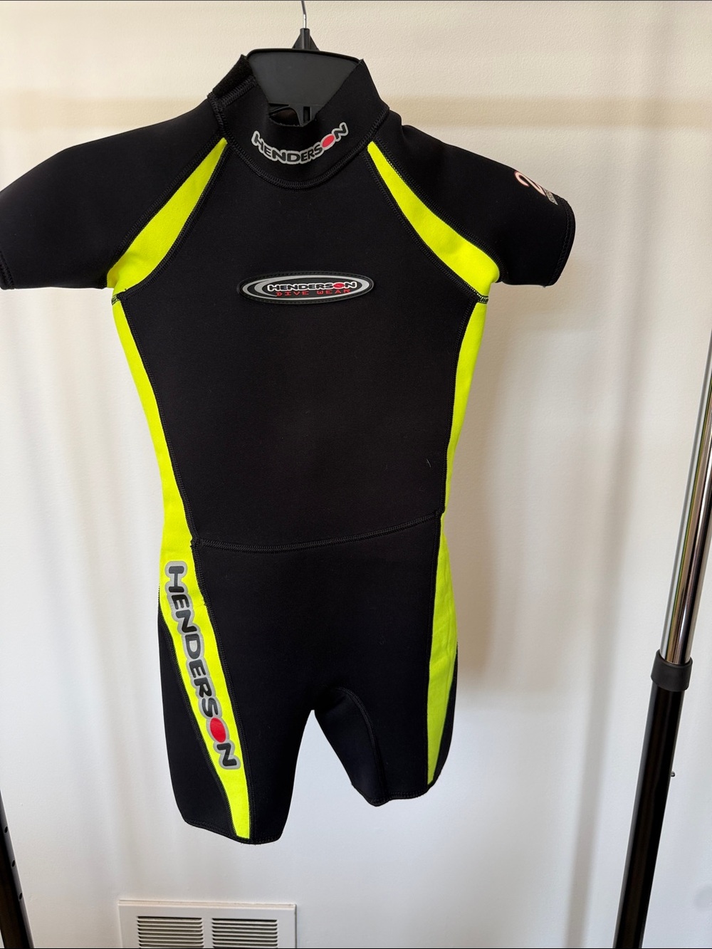 Henderson Kids Shorty Rashguard - Black & Neon Yellow